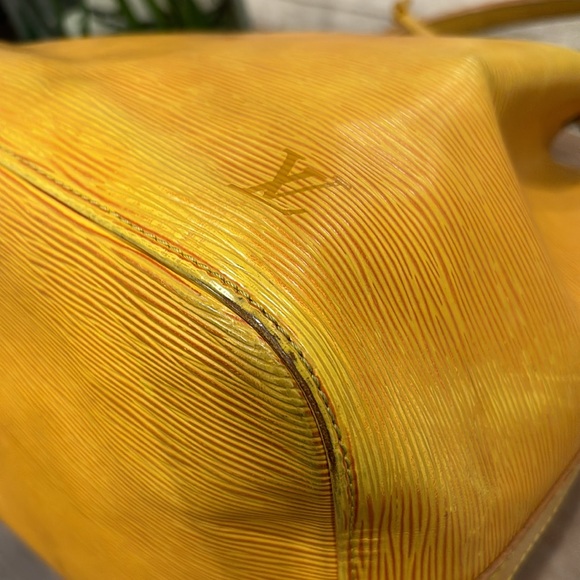 Louis Vuitton Epi Bucket Bag~GUC~Preloved - Picture 12 of 16